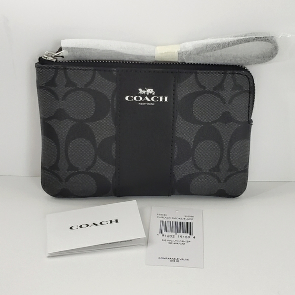 COACH | Corner Zip Wristlet in Signature Canvas - Picture 10 of 10